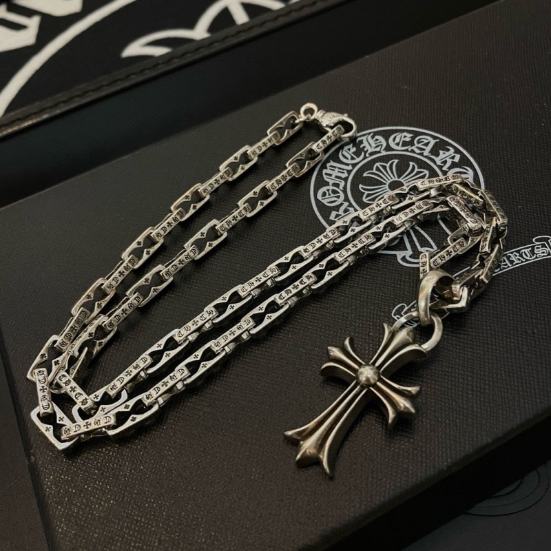 Ch*0me He**ts necklaces